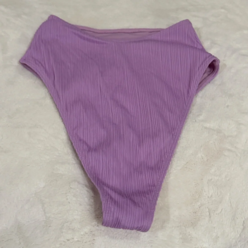 Frankies Bikinis new without